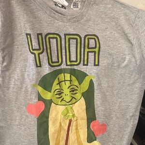 Men’s Gray Yoda Graphic T-Shirt in size Medium. Nwot